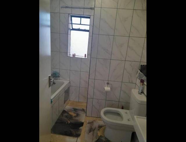 2 BEDROOM PROPERTY TO RENT IN FLEURHOF